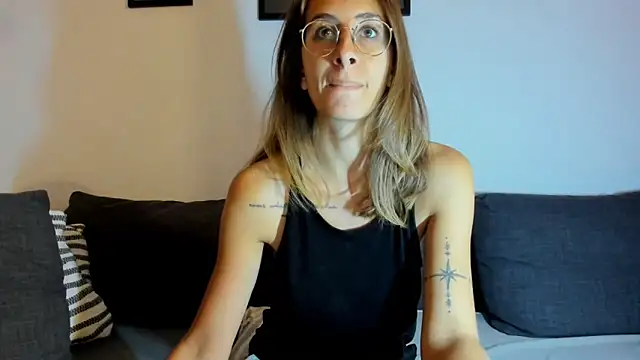 Snapshot of DesireMore90 chatting on September 10, 2025, 9:15 pm DesireMore90 online show from September 10, 2025, 9:15 pm