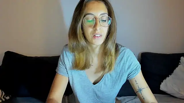 Snapshot of DesireMore90 chatting on September 17, 2025, 6:31 pm DesireMore90 online show from September 17, 2025, 6:31 pm