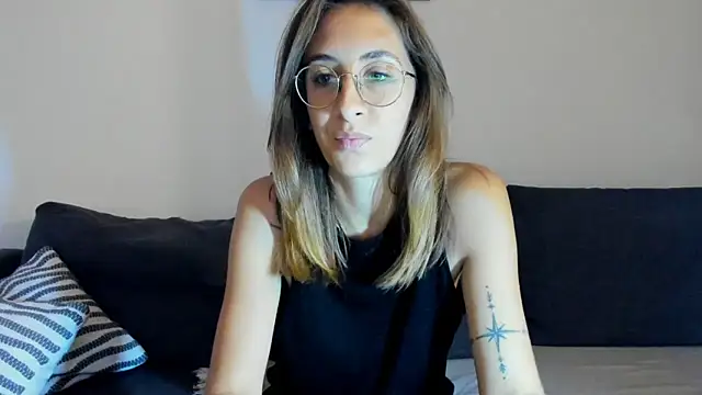 Snapshot of DesireMore90 chatting on September 23, 2025, 8:45 pm DesireMore90 online show from September 23, 2025, 8:45 pm