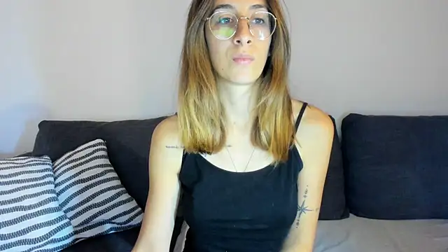 Snapshot of DesireMore90 chatting on October 2, 2025, 6:37 pm DesireMore90 online show from October 2, 2025, 6:37 pm