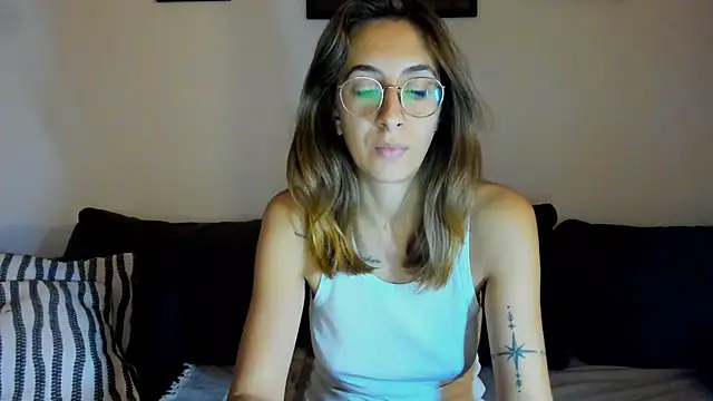 Snapshot of DesireMore90 chatting on October 10, 2025, 9:03 pm DesireMore90 online show from October 10, 2025, 9:03 pm