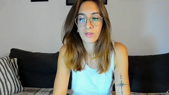 Snapshot of DesireMore90 chatting on November 5, 2025, 10:32 pm DesireMore90 online show from November 5, 2025, 10:32 pm