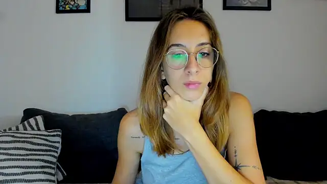 Snapshot of DesireMore90 chatting on November 10, 2025, 6:18 pm DesireMore90 online show from November 10, 2025, 6:18 pm