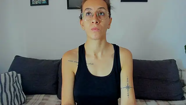 Snapshot of DesireMore90 chatting on November 25, 2025, 10:26 am DesireMore90 online show from November 25, 2025, 10:26 am