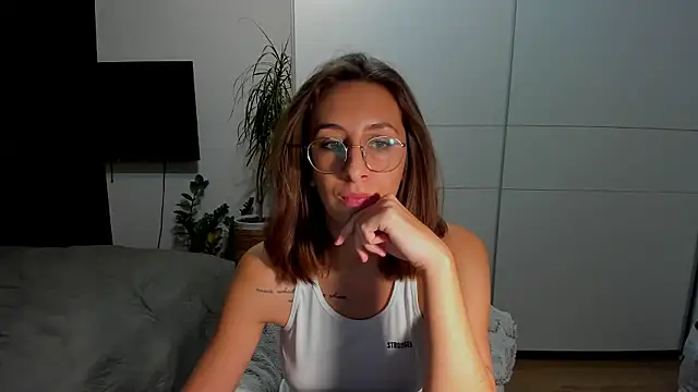 Snapshot of DesireMore90 chatting on January 14, 2026, 3:39 pm DesireMore90 online show from January 14, 2026, 3:39 pm