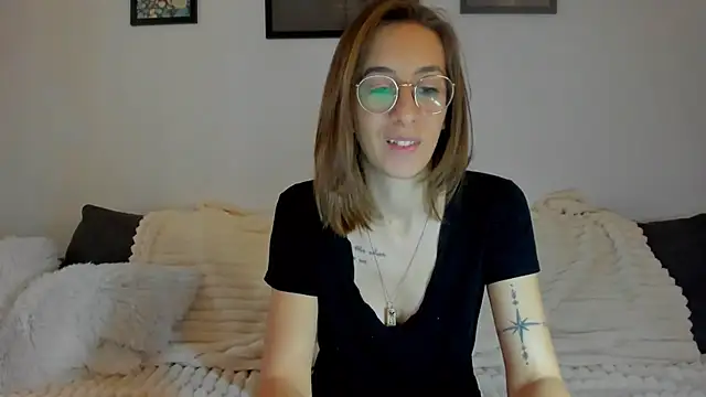 Snapshot of DesireMore90 chatting on January 16, 2026, 7:56 am DesireMore90 online show from January 16, 2026, 7:56 am