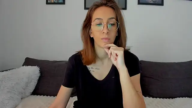 Snapshot of DesireMore90 chatting on February 5, 2026, 12:21 pm DesireMore90 online show from February 5, 2026, 12:21 pm