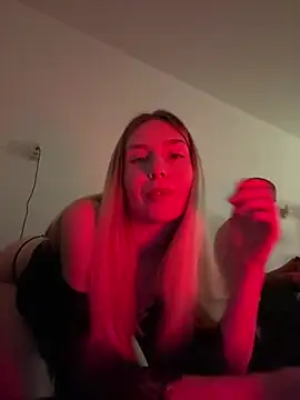 VeraSerephina online show from March 16, 2025, 9:05 pm