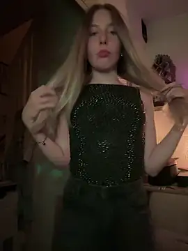 VeraSerephina online show from December 13, 2025, 8:25 pm