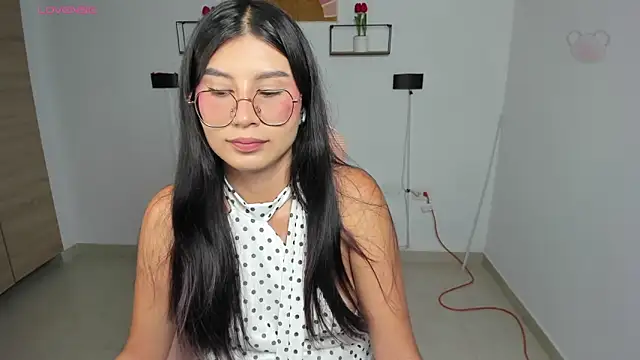 Snapshot of emily_villamil chatting on March 9, 2026, 8:46 pm emily villamil online show from March 9, 2026, 8:46 pm