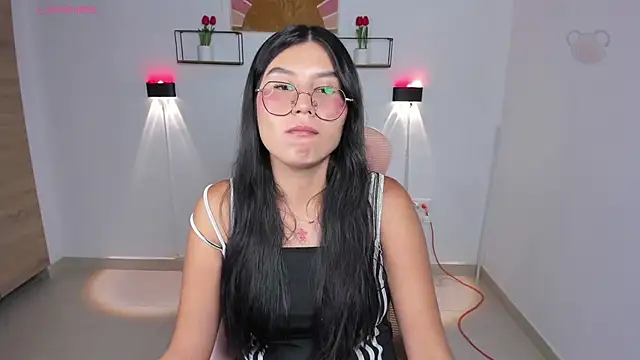 Snapshot of emily_villamil chatting on April 9, 2026, 9:09 pm emily villamil online show from April 9, 2026, 9:09 pm