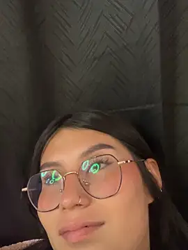 Snapshot of emily_villamil chatting on June 2, 2026, 5:37 pm emily villamil online show from June 2, 2026, 5:37 pm