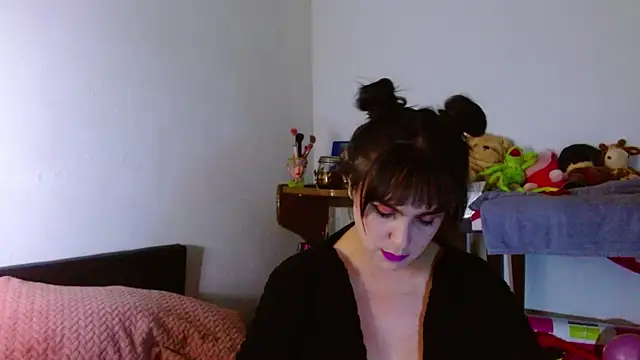 Snapshot of collette_beaufoy_ chatting on June 17, 2026, 7:11 am collette beaufoy online show from June 17, 2026, 7:11 am