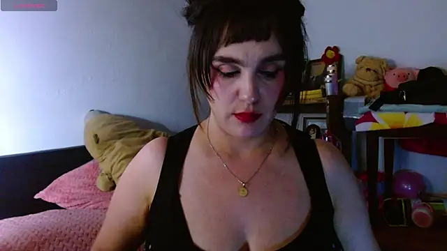 Snapshot of collette_beaufoy_ chatting on July 6, 2026, 1:35 am collette beaufoy online show from July 6, 2026, 1:35 am