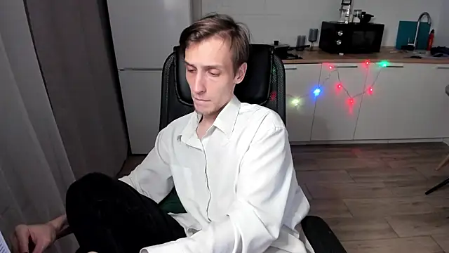 Snapshot of Rick_Reed chatting on December 16, 2025, 12:15 am Rick Reed online show from December 16, 2025, 12:15 am