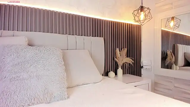 Snapshot of SHANONCLARK chatting on November 7, 2025, 7:14 pm SHANONCLARK online show from November 7, 2025, 7:14 pm