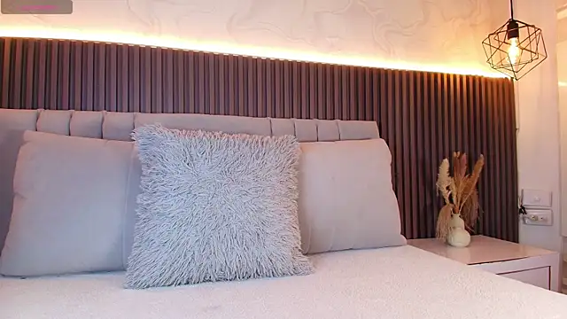 SHANONCLARK online show from December 22, 2025, 7:11 pm