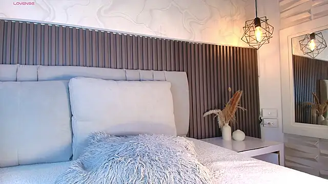 SHANONCLARK online show from February 18, 2026, 7:10 pm