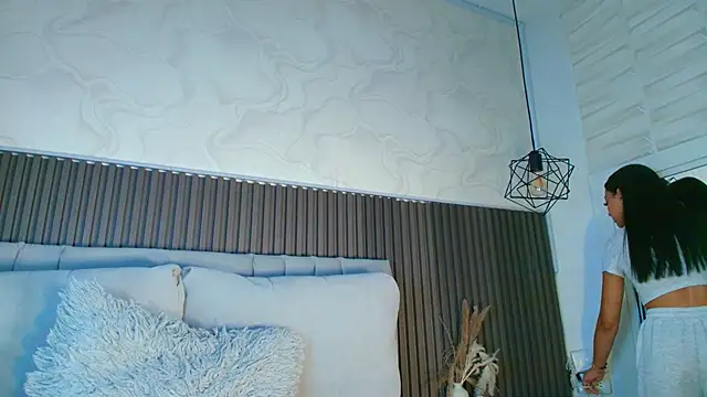 SHANONCLARK online show from April 6, 2026, 7:04 pm