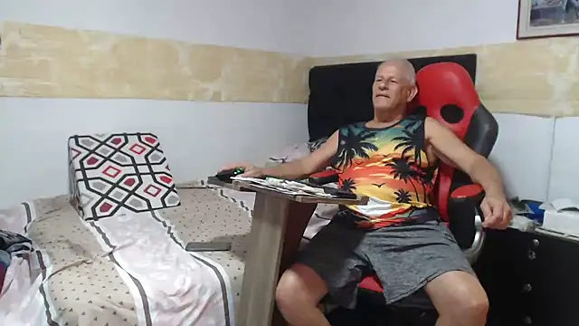 VALENTINO1983  online show from October 20, 2025, 9:04 pm