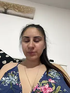 JenniferEdith online show from July 8, 2026, 5:28 pm