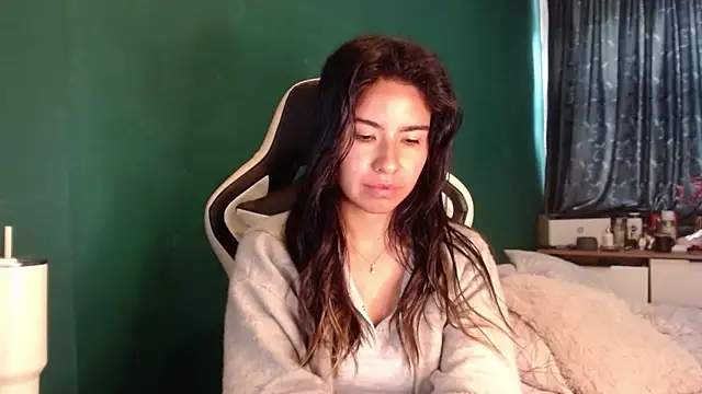 Snapshot of alice_middlee chatting on May 2, 2026, 6:57 pm alice middlee online show from May 2, 2026, 6:57 pm