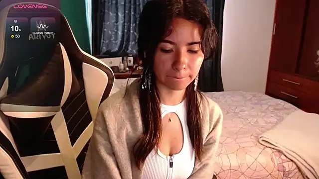 Snapshot of alice_middlee chatting on May 19, 2026, 3:40 pm alice middlee online show from May 19, 2026, 3:40 pm