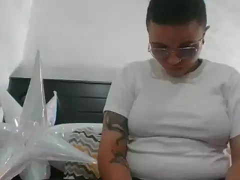 Snapshot of EdenJupiter chatting on March 20, 2025, 4:29 am EdenJupiter online show from March 20, 2025, 4:29 am