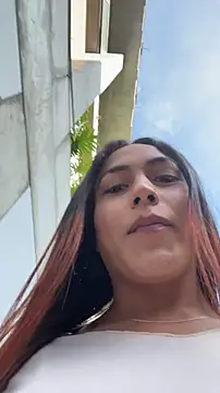 jesica  simpson online show from December 1, 2025, 1:27 pm