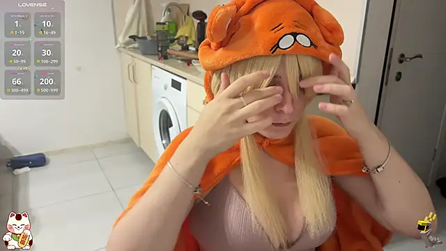 ShiroiFubuki online show from December 3, 2025, 6:28 pm