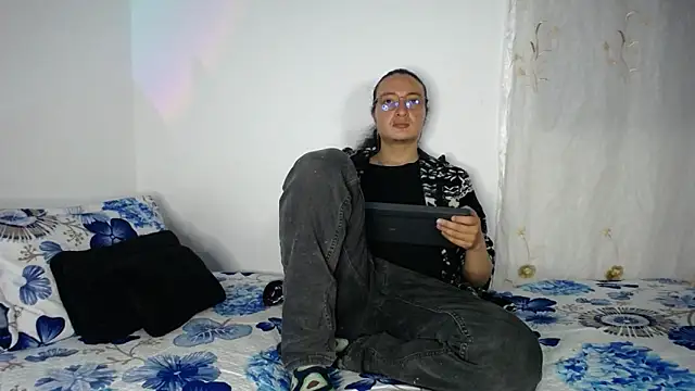 monkeywillwhite online show from March 6, 2026, 4:42 am