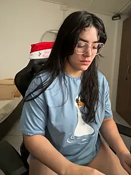 Lia flowers online show from November 23, 2025, 8:30 pm