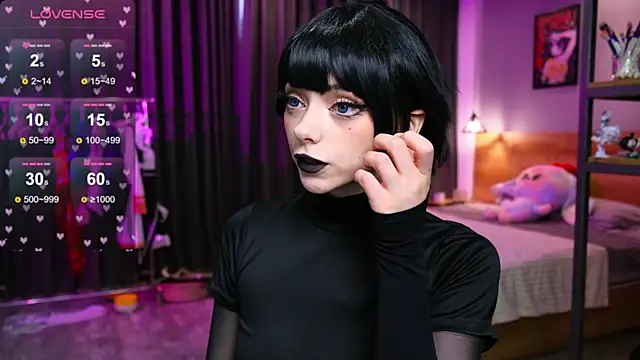 Snapshot of HolliWould_ chatting on January 17, 2026, 5:56 am HolliWould online show from January 17, 2026, 5:56 am