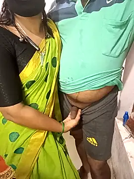 Snapshot of Mallu-Gayathri_Arun chatting on October 29, 2025, 2:19 pm Mallu-Gayathri Arun online show from October 29, 2025, 2:19 pm