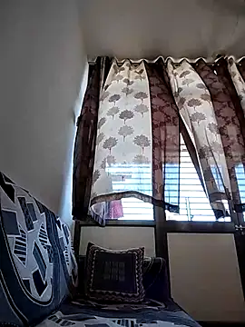 Snapshot of Instant_charger@xh chatting on April 5, 2026, 6:43 am Instant chargerxh online show from April 5, 2026, 6:43 am