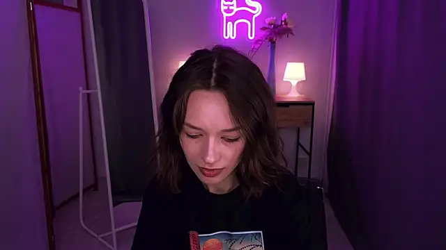 Snapshot of VivianLy_ chatting on February 14, 2025, 9:56 am VivianLy online show from February 14, 2025, 9:56 am