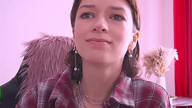 VivianLy  online show from March 17, 2026, 11:57 am