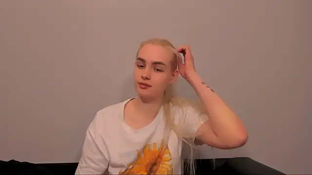 Snapshot of OliviaKisss chatting on March 23, 2026, 1:15 pm OliviaKisss online show from March 23, 2026, 1:15 pm