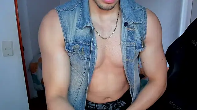 Snapshot of Tommy_Bred chatting on July 1, 2026, 7:46 pm Tommy Bred online show from July 1, 2026, 7:46 pm