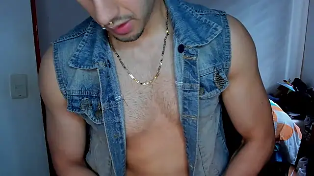 Snapshot of Tommy_Bred chatting on July 15, 2026, 7:08 pm Tommy Bred online show from July 15, 2026, 7:08 pm