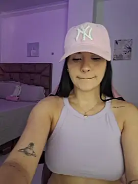 Snapshot of heyshaa chatting on November 6, 2025, 8:43 pm heyshaa online show from November 6, 2025, 8:43 pm