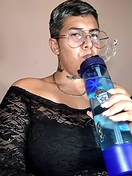 Yessi rousse online show from January 11, 2026, 11:32 pm