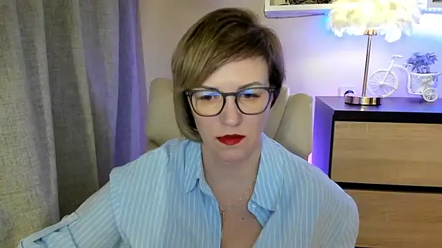 feliziaDesire online show from October 28, 2025, 2:09 pm