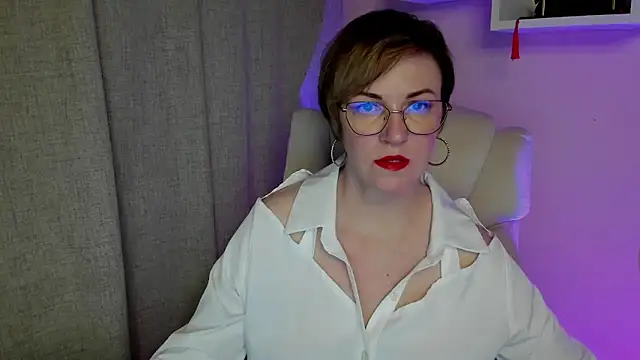 Snapshot of feliziaDesire chatting on June 7, 2026, 6:06 am feliziaDesire online show from June 7, 2026, 6:06 am