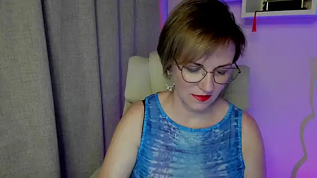 Snapshot of feliziaDesire chatting on June 10, 2026, 1:10 pm feliziaDesire online show from June 10, 2026, 1:10 pm