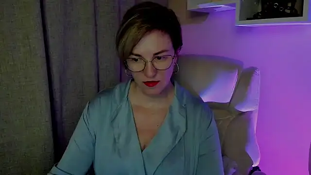 feliziaDesire online show from July 16, 2026, 3:45 am