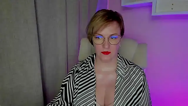 feliziaDesire online show from August 5, 2026, 12:52 pm