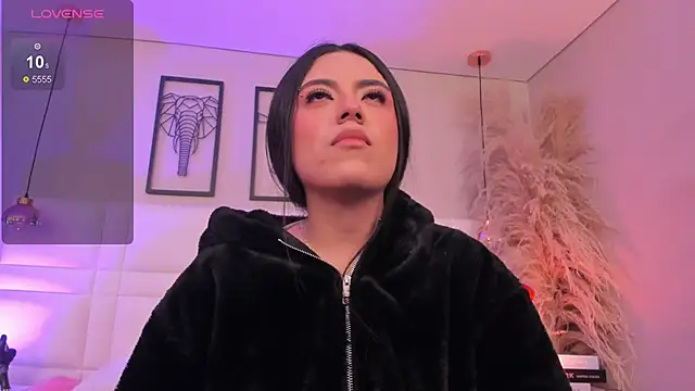 Rebeca jones online show from December 14, 2025, 12:10 pm