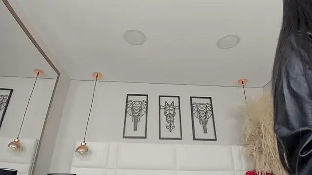 Rebeca jones online show from December 21, 2025, 12:01 pm