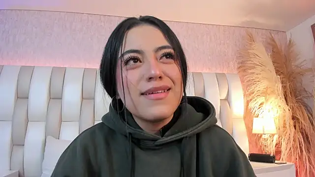 Rebeca jones online show from April 14, 2026, 12:11 pm